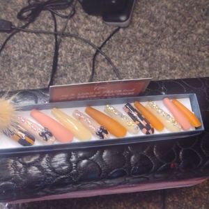 Press-On non-acrylic Nails